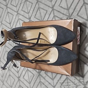 Audrey Brooke Gray Suede shoes size 10